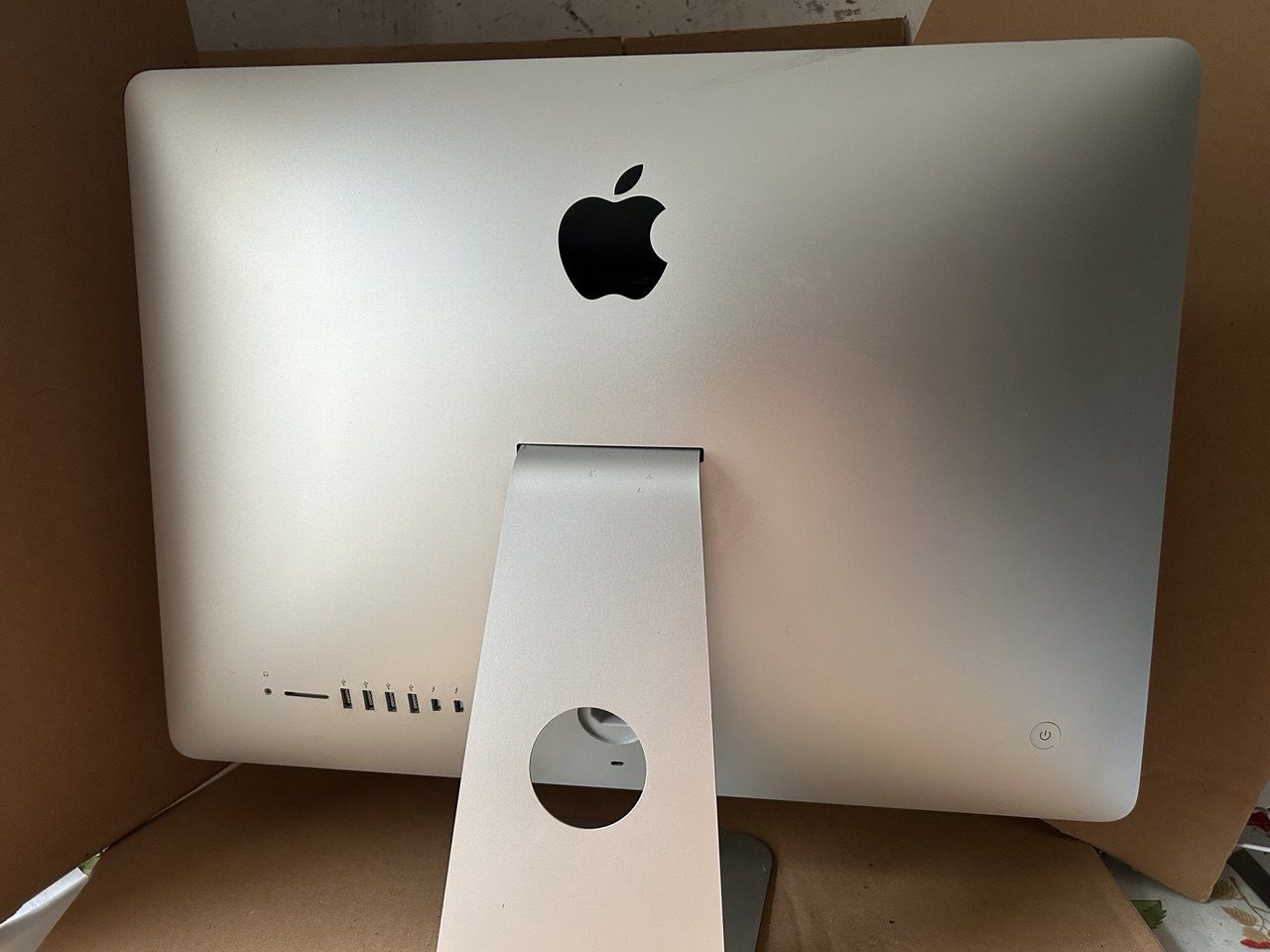 Apple IMac 21,5  2014 i5 Intel 2 Core 1,4 GHz.
