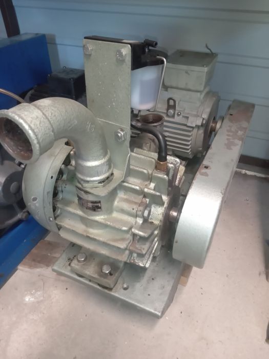 Sprzedam do dojarki przewodowej pompę Alfa Laval Wastfalie i miele