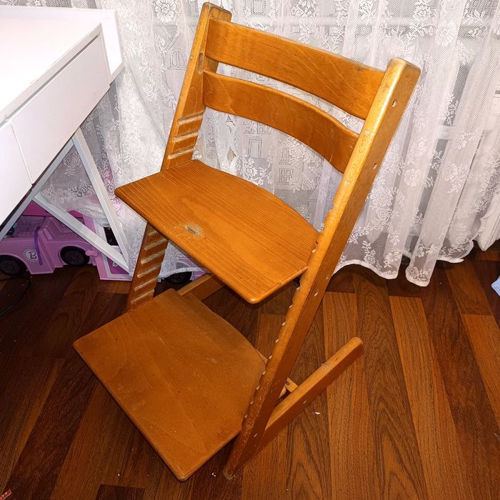 Biurko w stylu skandynawskim z krzesłem Stokke Tripp Trapp