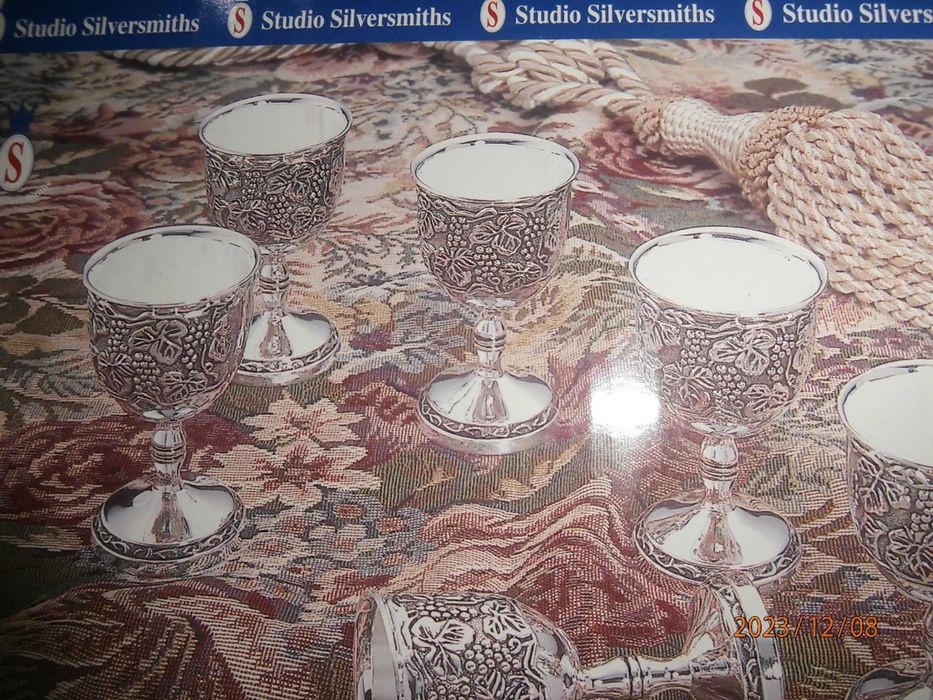 Zestaw sześciu kieliszków poj. ok 25 ml posrebrzane / plater NOWE