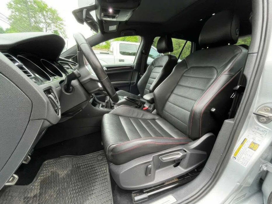 Volkswagen Golf GTI SE 4-Door      2017