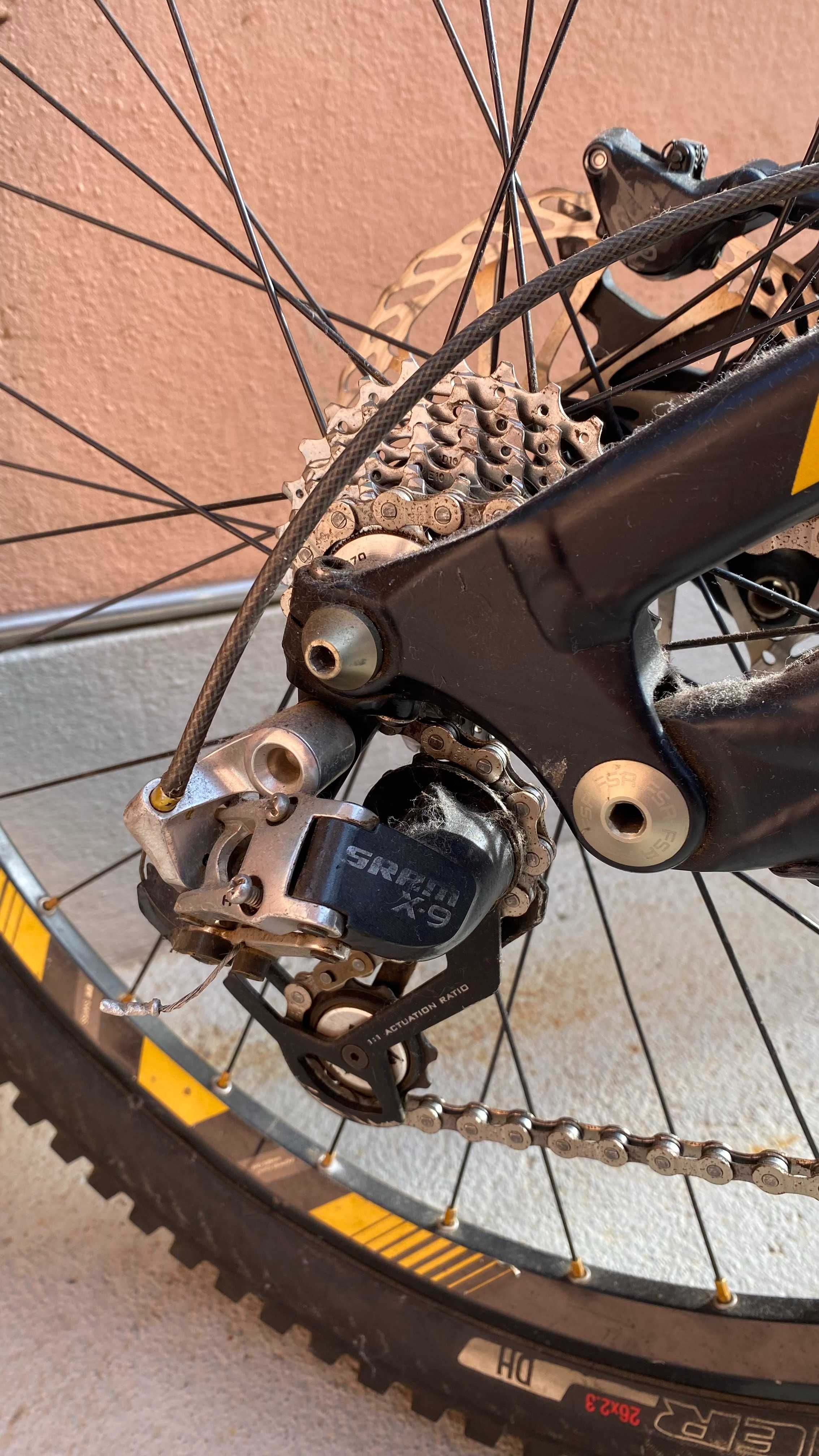 Specialized Demo 8 com Equipamento