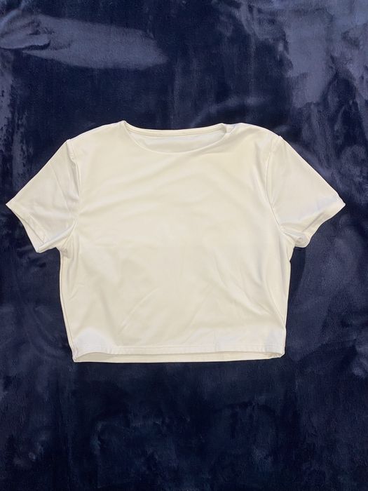 Білий топ жіночий.