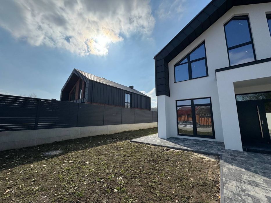 Продаж Сучасний будинок з гаражем с. Тарасове, Луцький р-н