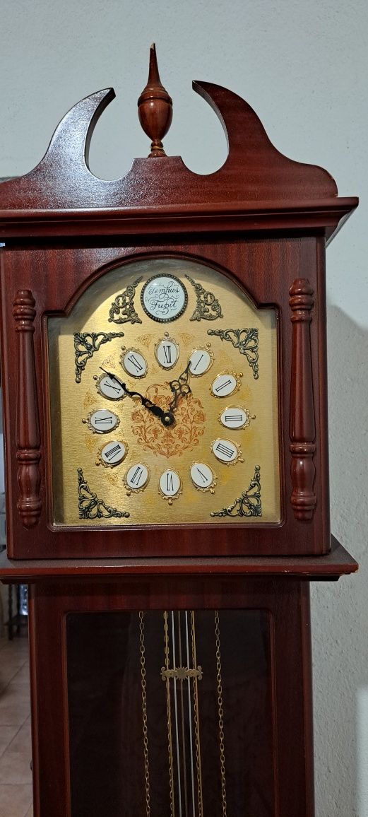 Relógios antigo de caixa alta