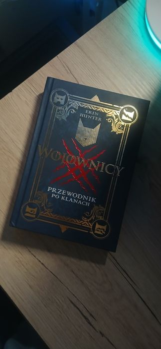 Książka "Wojownicy-Przewodnik po klanach"