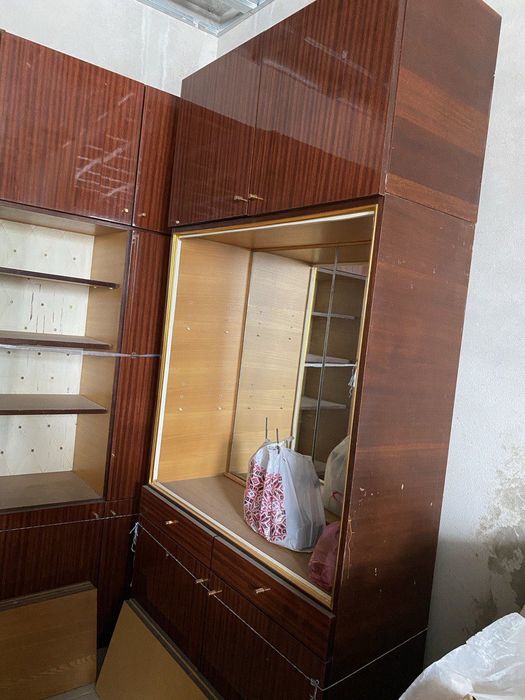 Корпусні меблі продаються