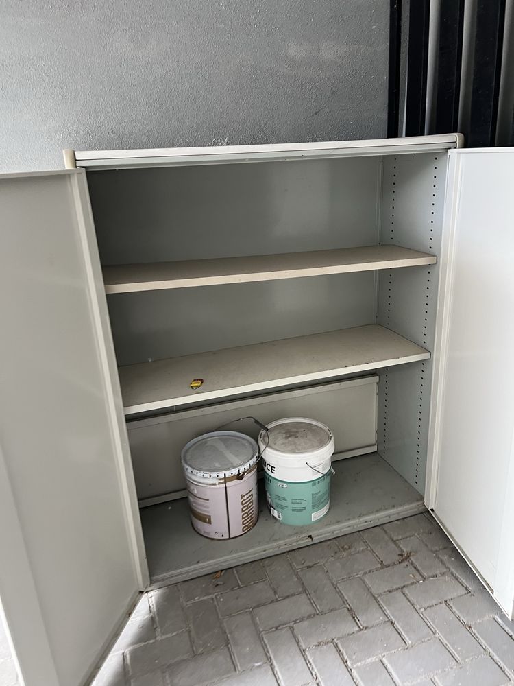 Movel metal cinzento