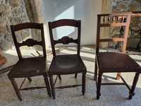Três cadeiras antigas