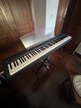 Piano digital Yamaha P-95 (com defeito, ler descrição)