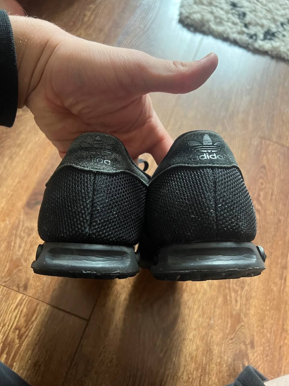 Продам оригінальні кросівки Adidas