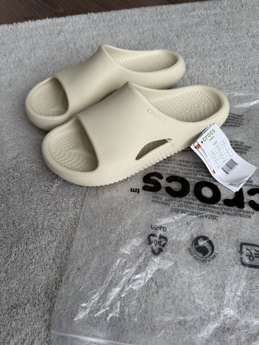 Шльопанці M7 W9 CROCS MELLOW RECOVERY SLIDE бежеві 39-40 р