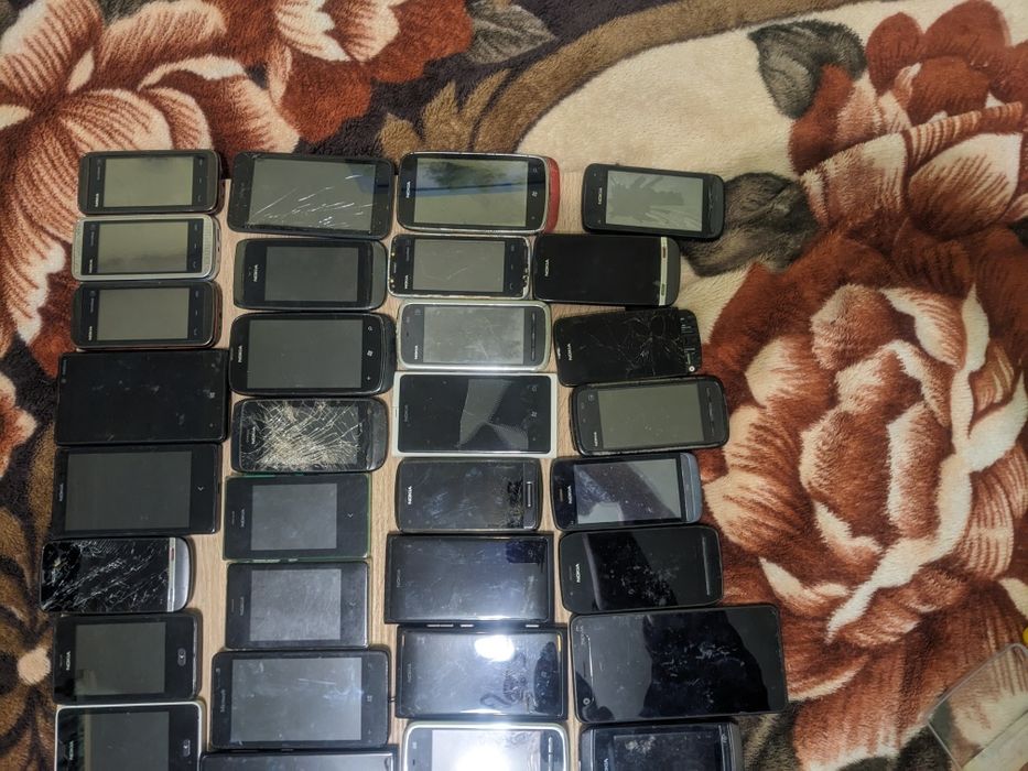 Продам лот телефонів нокіа 3310 3110  200 225 300 в колекцію