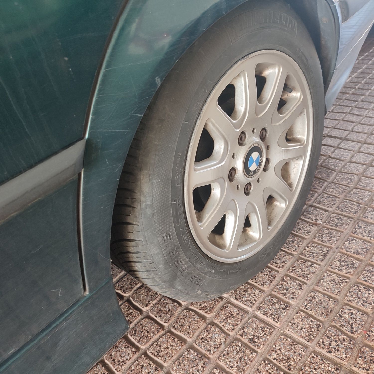 Carro Bmw 316   cilindrada  1600 gpl