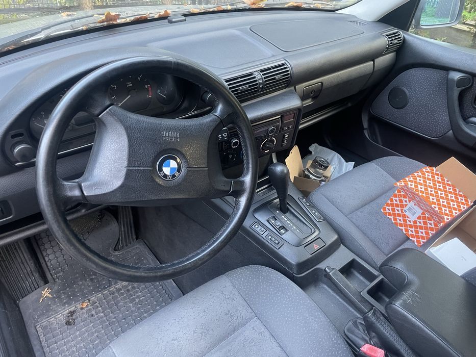 BMW E36 Compact 316i automat - uszkodzony
