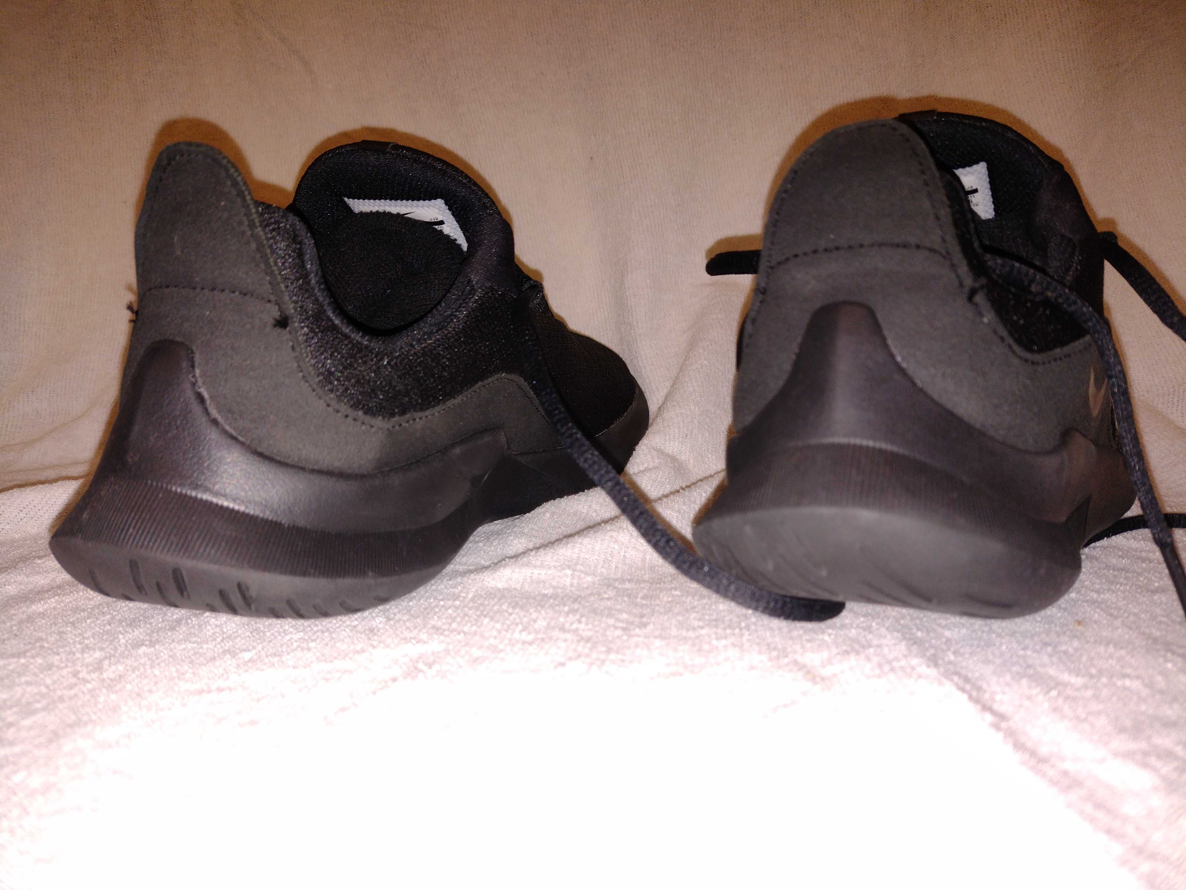 Buty do biegania NIKE VIALE 40,5