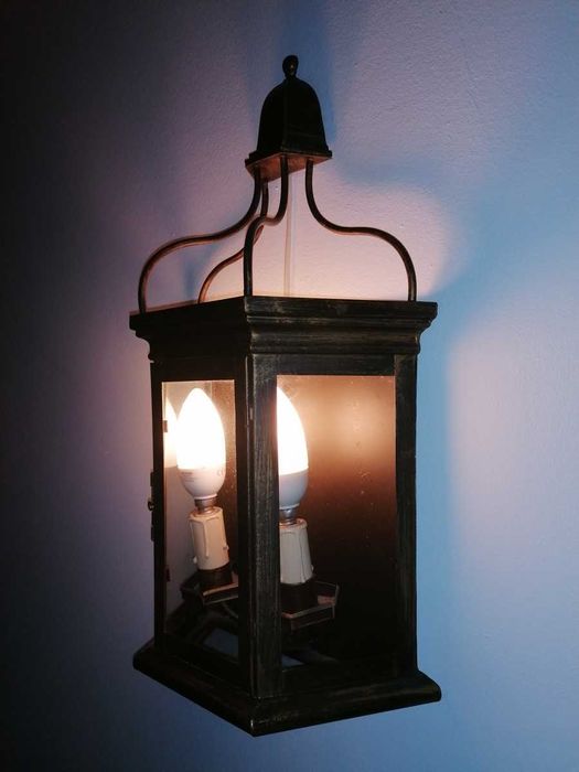 Candeeiro de parede em metal