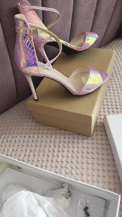 Sandałki na wysokiej szpilce