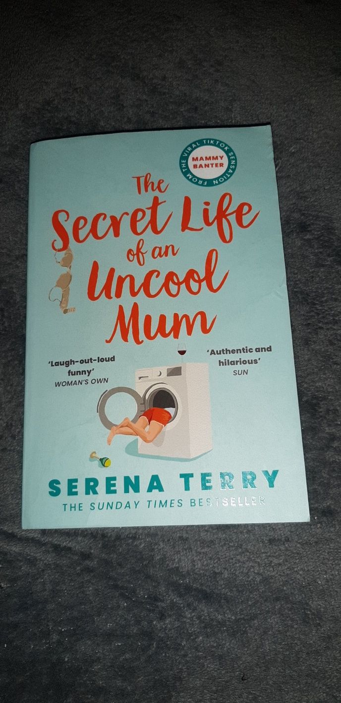 Продам книгу "The secret life of an uncool Mum" Serena Terry