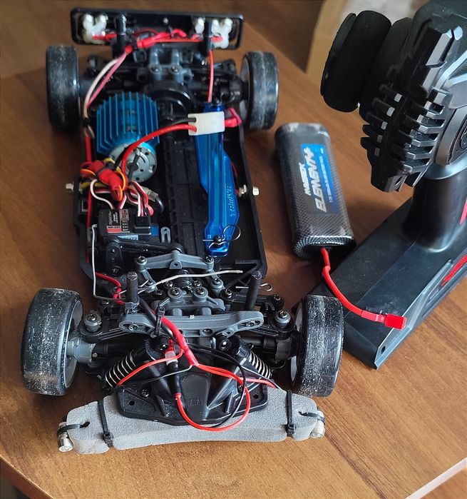 Tamiya TT-02D model do driftu kompletne podwozie z aparaturą i pakiet