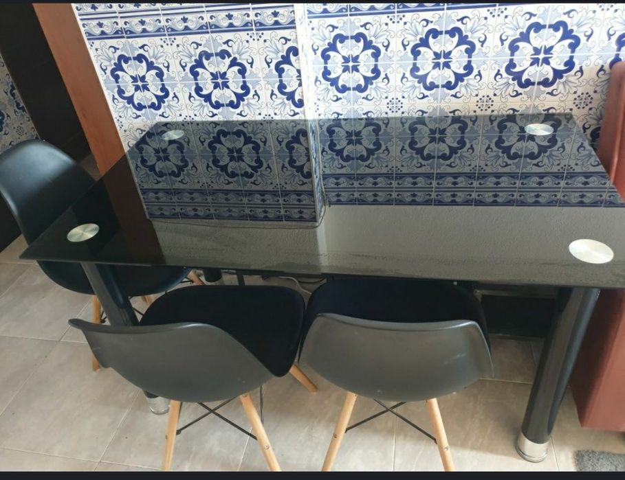 Mesa de jantar +3 cadeiras.