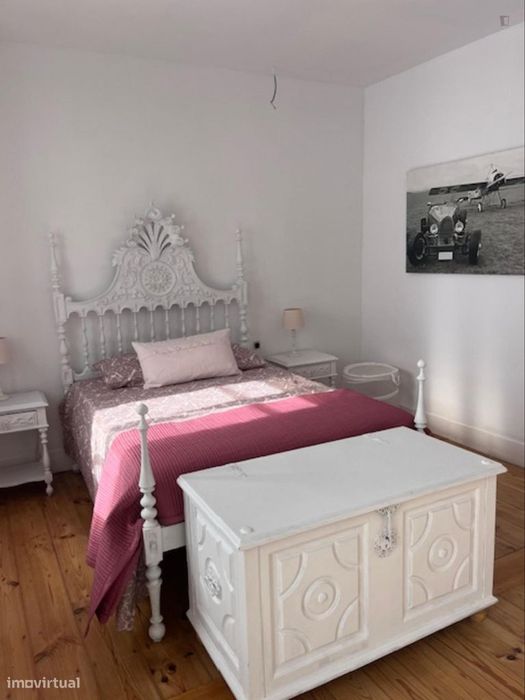 798173 - Quarto com cama de casal em...