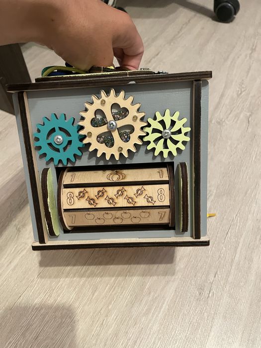 Бізікуб для немовлят