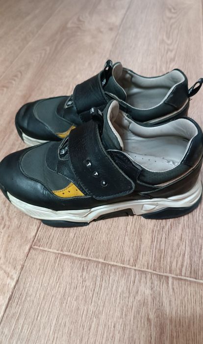 Кроссовки кожаные