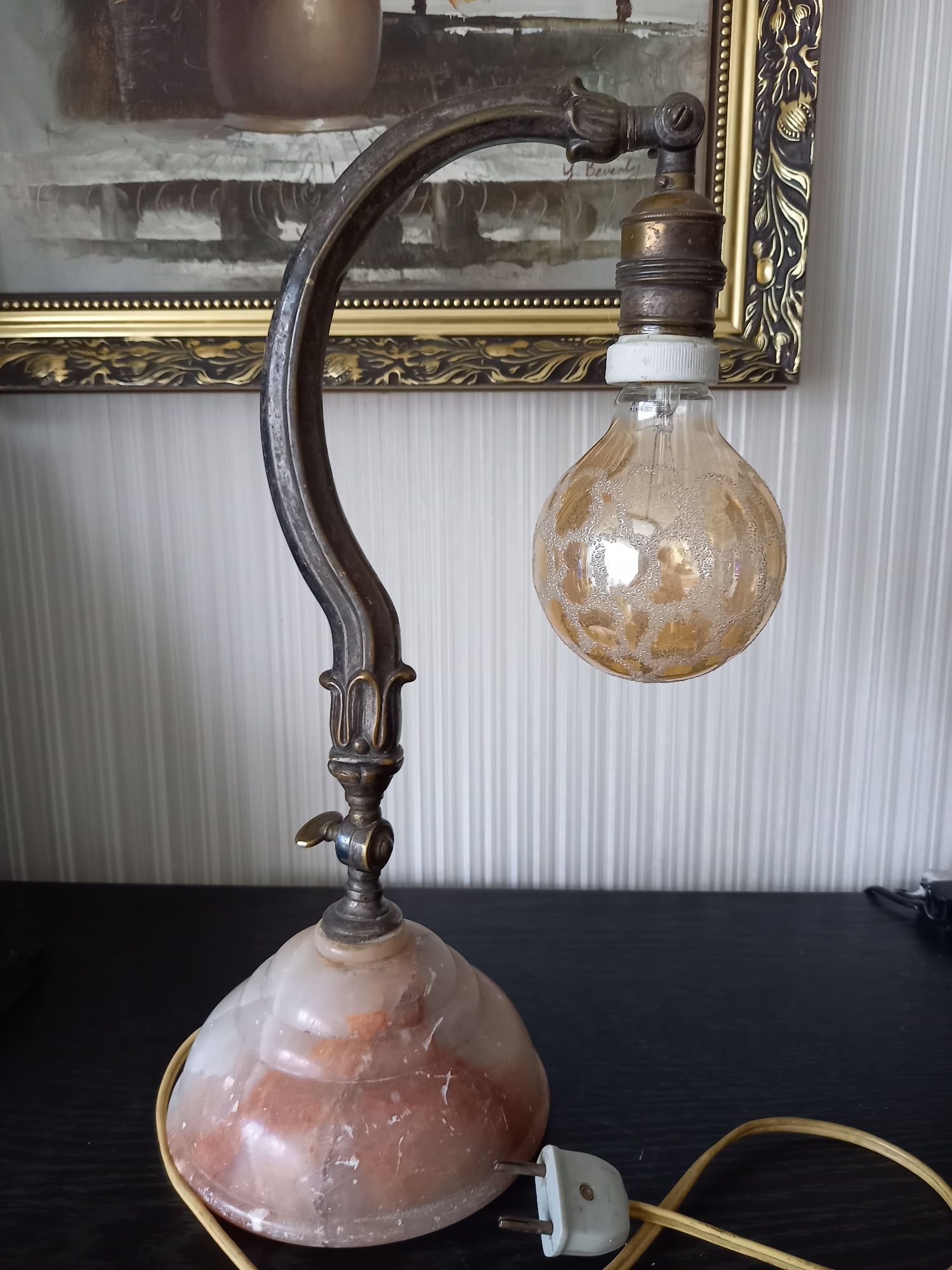 Bardzo stara lampa mosiężna