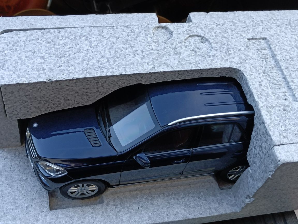 Mercedes ML Minichamps 1:18