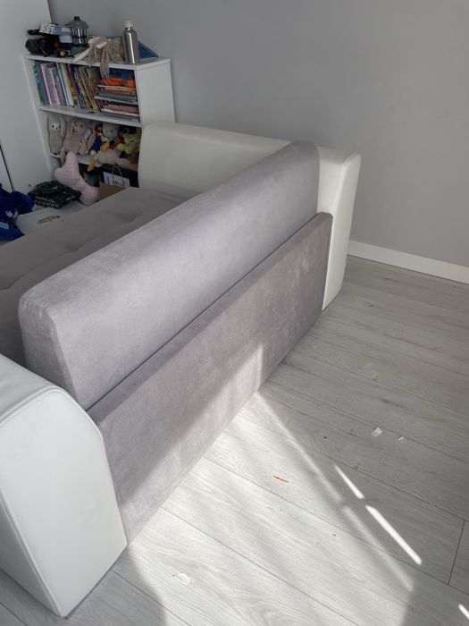 Wygodna rozkladana do spania kanapa/sofa