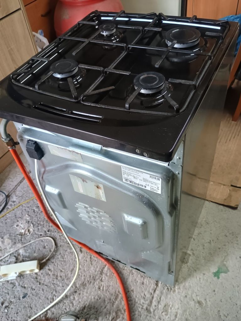 Kuchenka gazowa z piekarnikiem elektrycznym