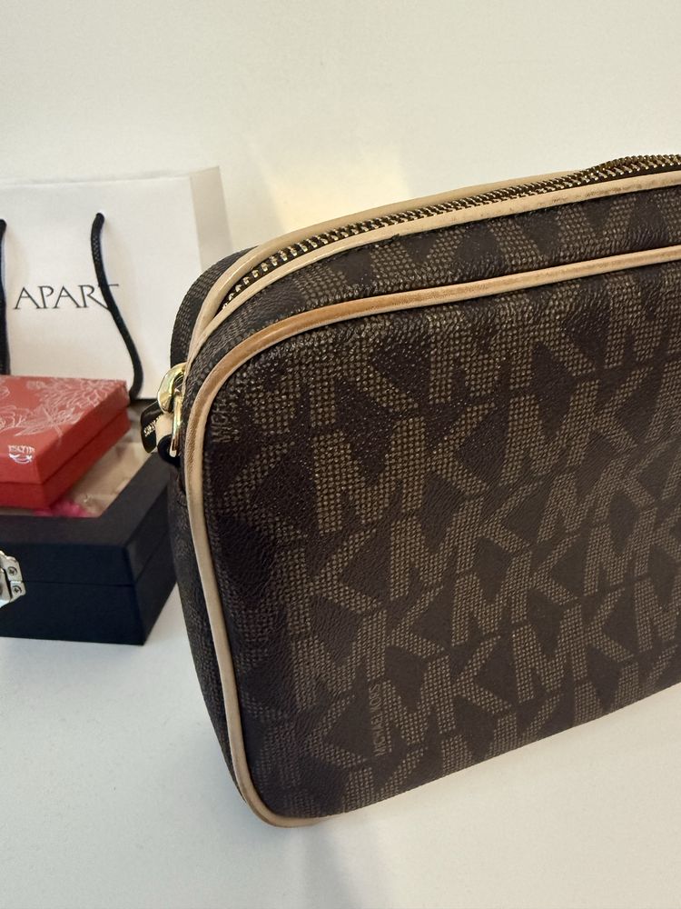 Torebka listonoszka Michael Kors Jet Set monogram