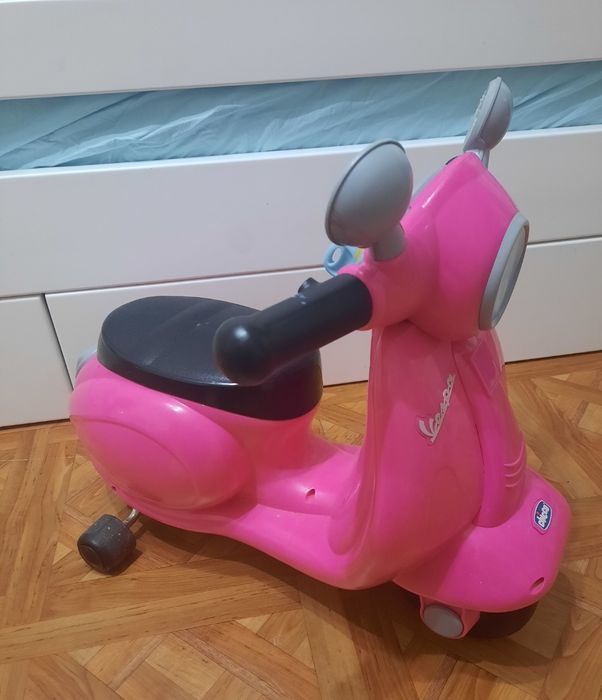 Толокар скутер chicco