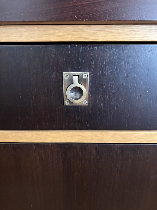 Móvel/ Aparador de sala com organizacão dentro