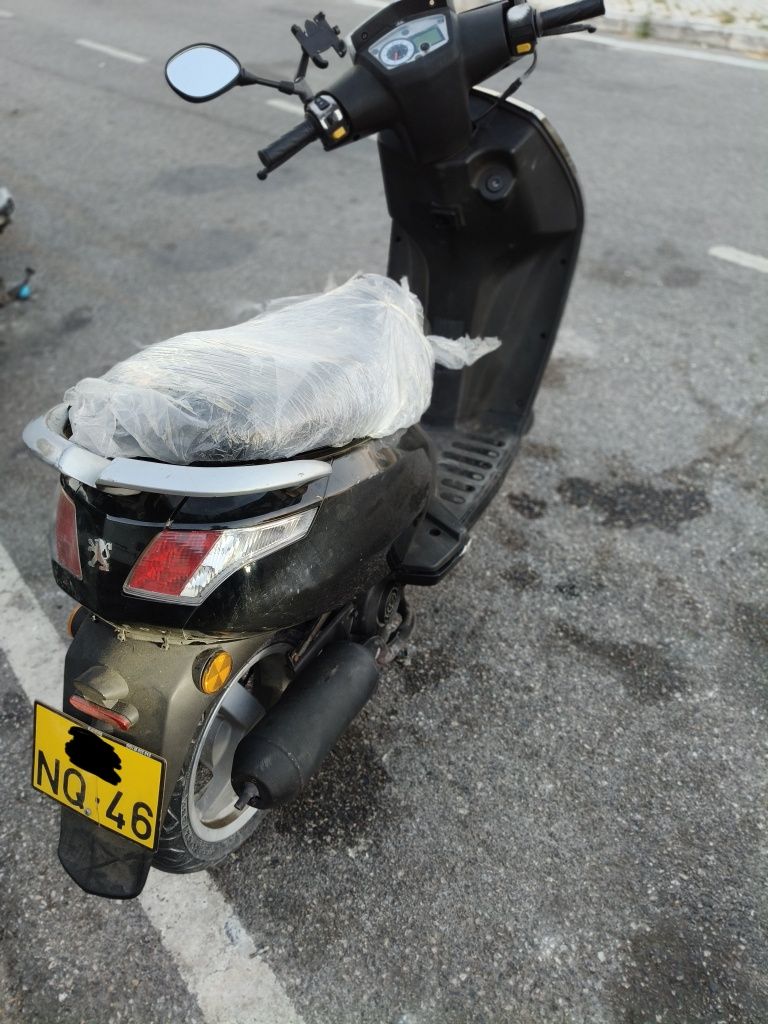 Vendo scooter Peugeot viva city 2013 50cc