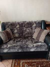 Продам диванчик в нормальном состоянии