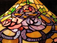 Lampa ,,Tiffany " witrażowa ,stolikowa , motyw kwiaty, róże