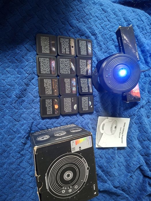 Galaxy Projector z 12 wbudowanymi dyskami