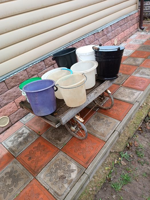 Продаю ведра пластиковые времени СССР и картонные ящики б/у