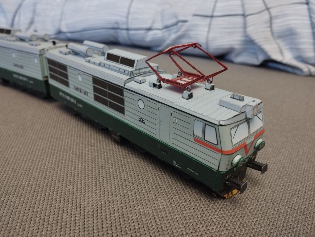 Model kartonowy zabawka pociąg  autobus lokomotywa duża towarowa ET42