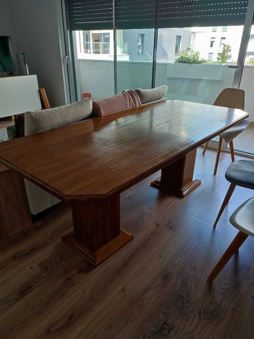 Mesa de Jantar madeira maciça 8 pessoas