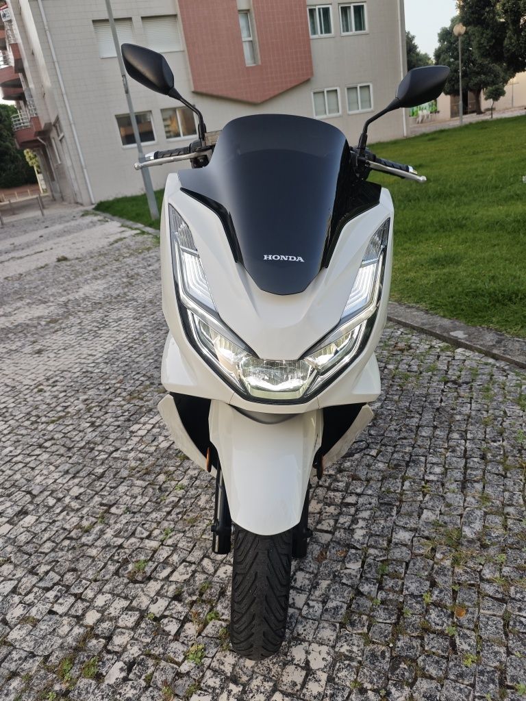 Vendo pcx 125 ano 2022  bem estimada