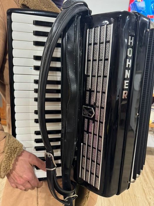 Vendo 2 acordeoes