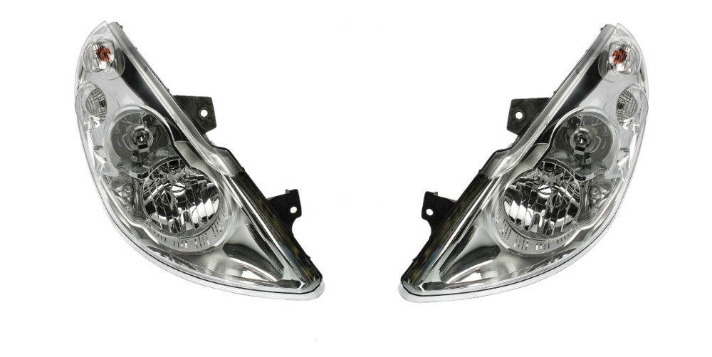 OPEL MOVANO 2010 - lampa przednia lewa + prawa komplet