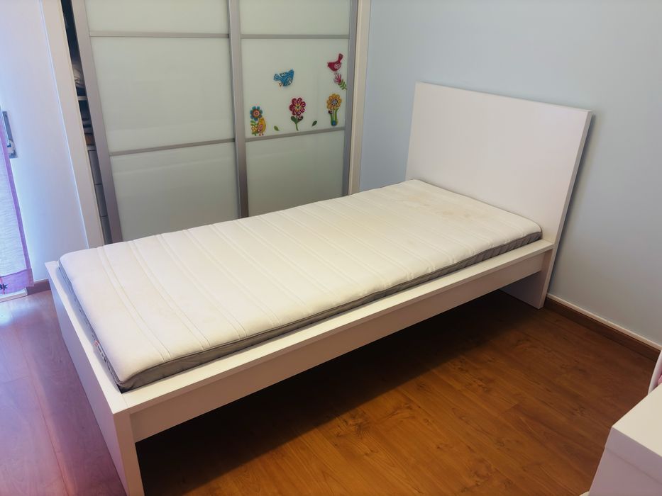 Estrutura de cama MALM 200x90 com colchão (IKEA)