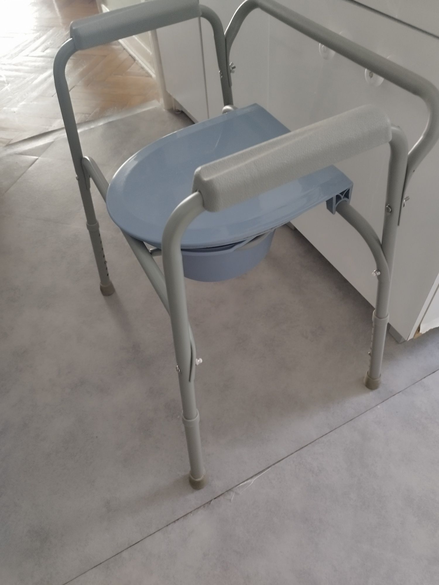 Krzesło sedesowe sanitarne WC