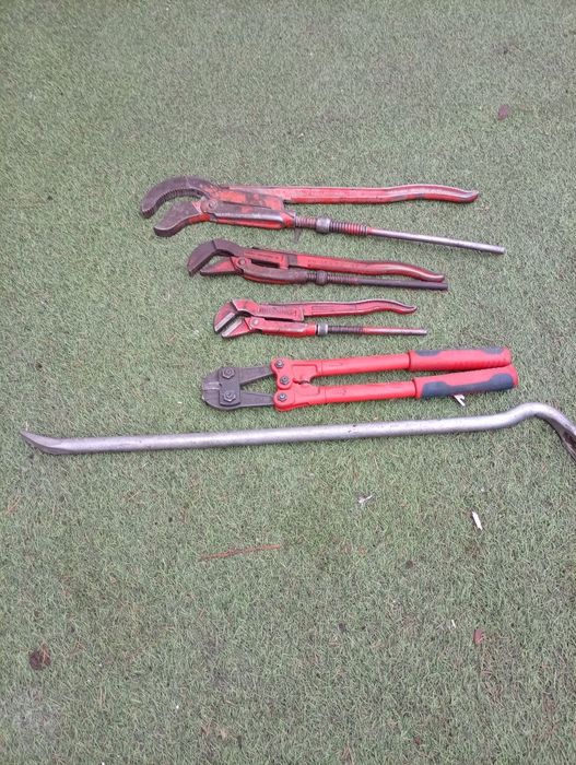 Sprzedam koła do rusztowań, przedłużacze,zwijadlo,klucze żaby