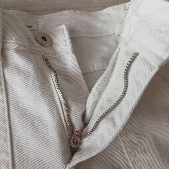 Штани джинси білі кльош на дівчину