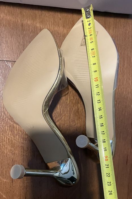 Klapki na szpilce ze szpicem-Złote